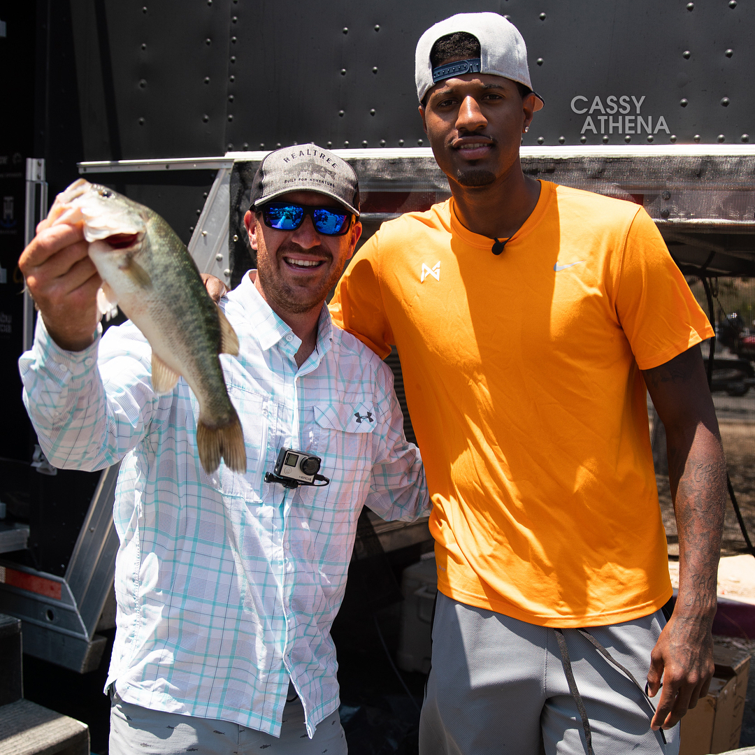 王博：赢球关键因素是防守和篮板，大家贯彻了赛前部署（王博：取胜关键在防守与篮板，全队执行到位赛前战术安排）