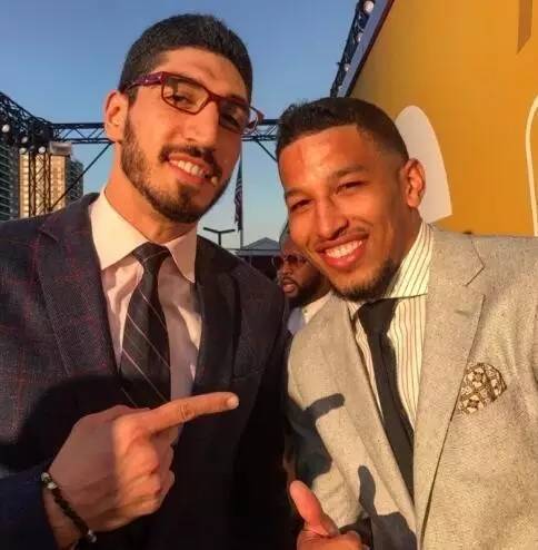 文班：能代表法国打NBA对我意义重大 我知道身后有整个国家的支持（文班：以法国之名征战NBA意义非凡 我感受到整个国家的支持）