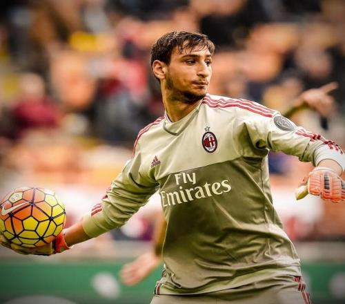 罗齐尔曾请网红看自己打球 皮二爷已关注！（罗齐尔曾邀网红现场看球，皮二爷已关注）