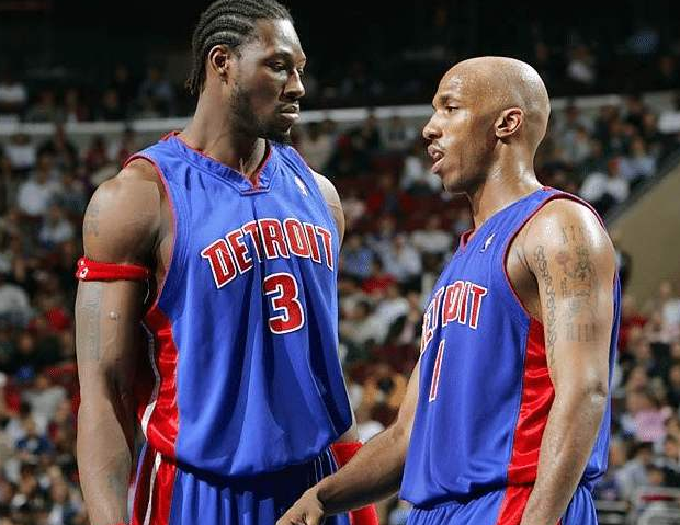 开场4分钟破门，莱万打入巴萨回归诺坎普的首粒进球（莱万回诺坎普首球，开场4分钟为巴萨先拔头筹）