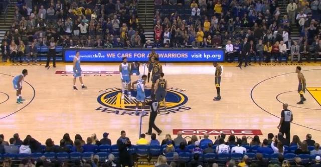 足球断球的最佳时机是什么？（足球比赛中，何时出脚抢断最恰当？）