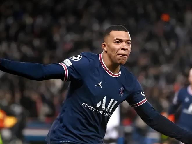 凯文哈特携全家六口前排观战湖人圣诞大战（凯文哈特携六口之家前排亮相湖人圣诞大战）