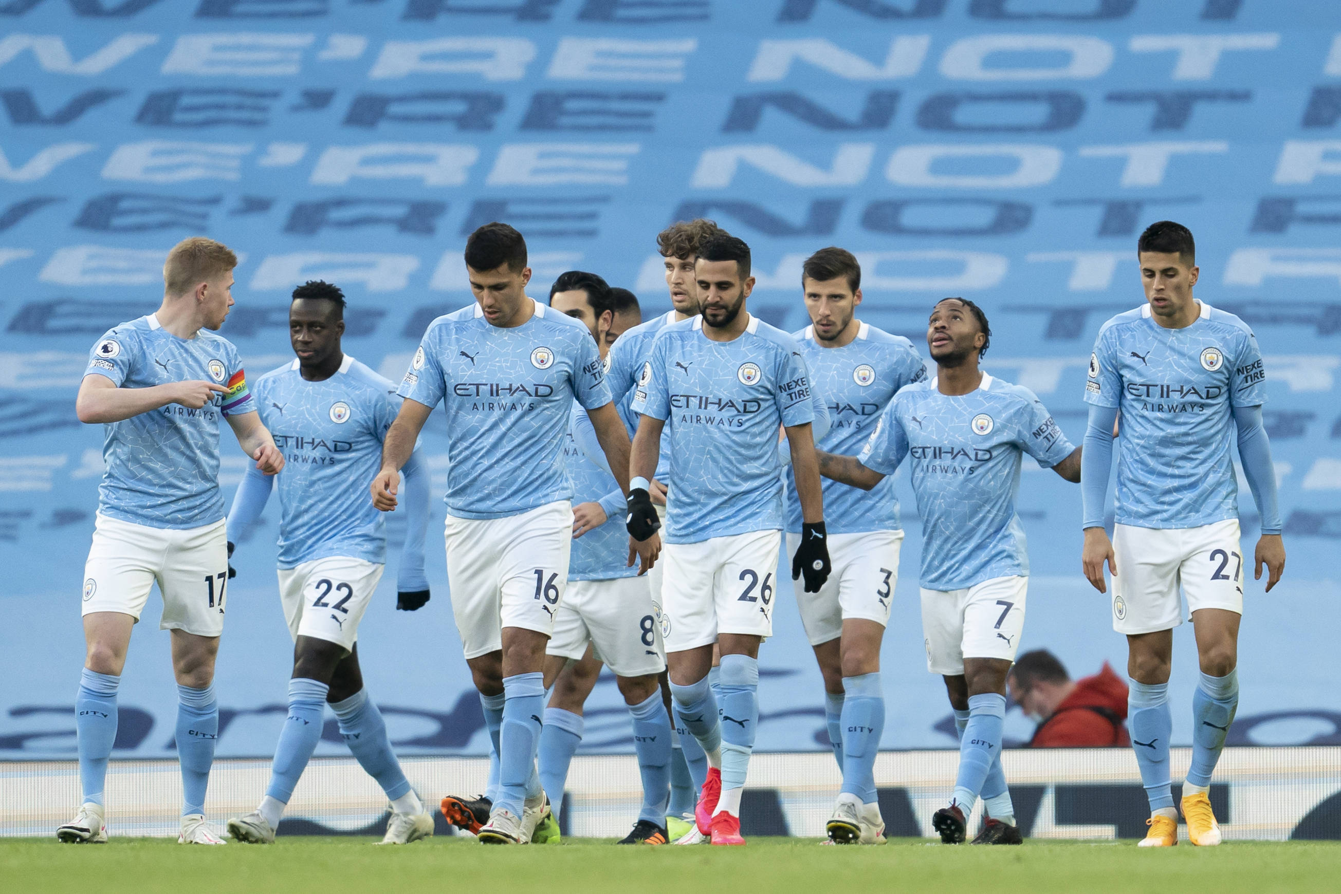 翻修球场，“连滚带爬”为的是“从从容容”（球场翻修：先“连滚带爬”，才有“从从容容”）