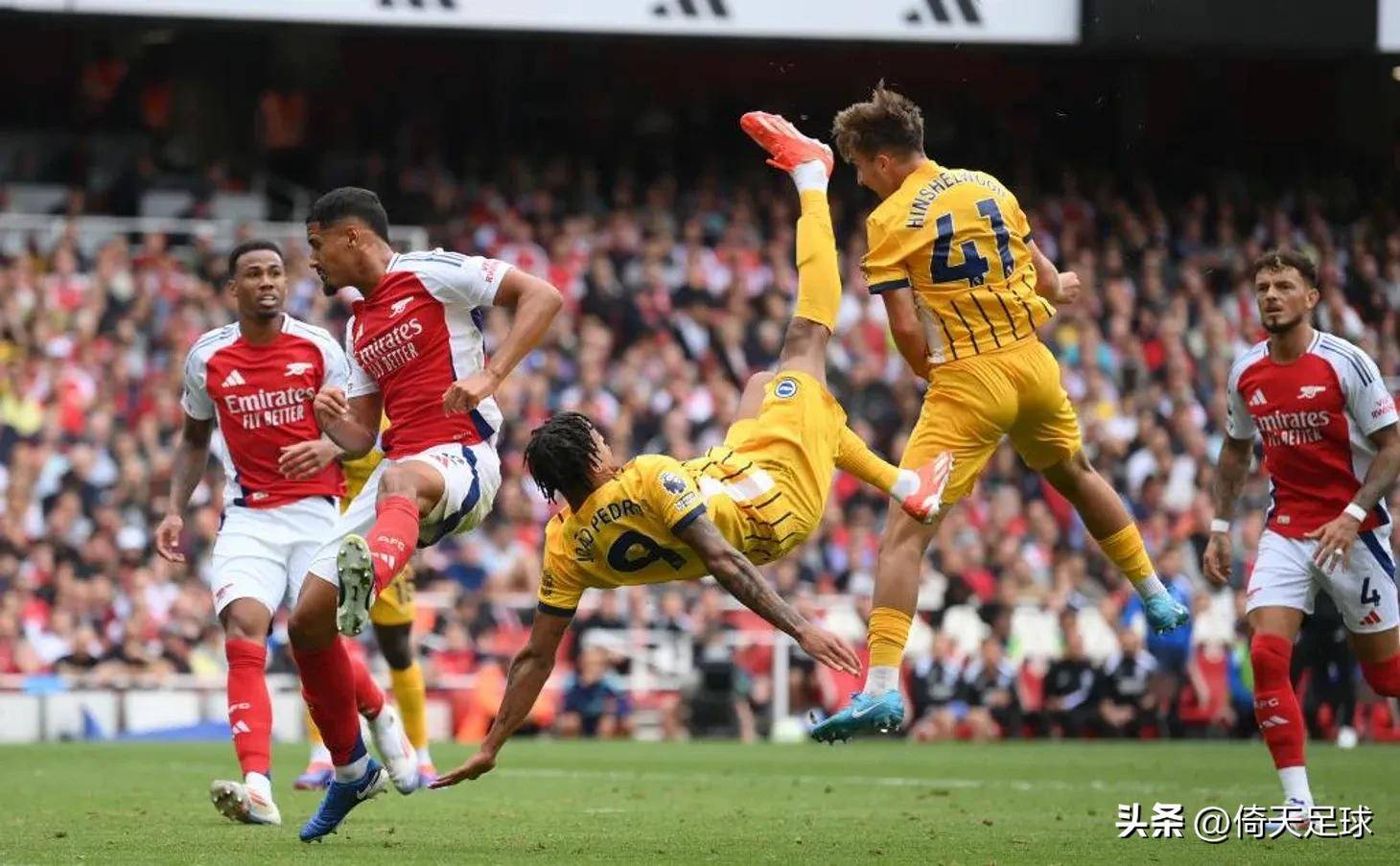 山东泰山今天下午在基地举行球迷开放日，一百多名球迷到场（山东泰山今日下午在基地举行球迷开放日，吸引百余名球迷到场）