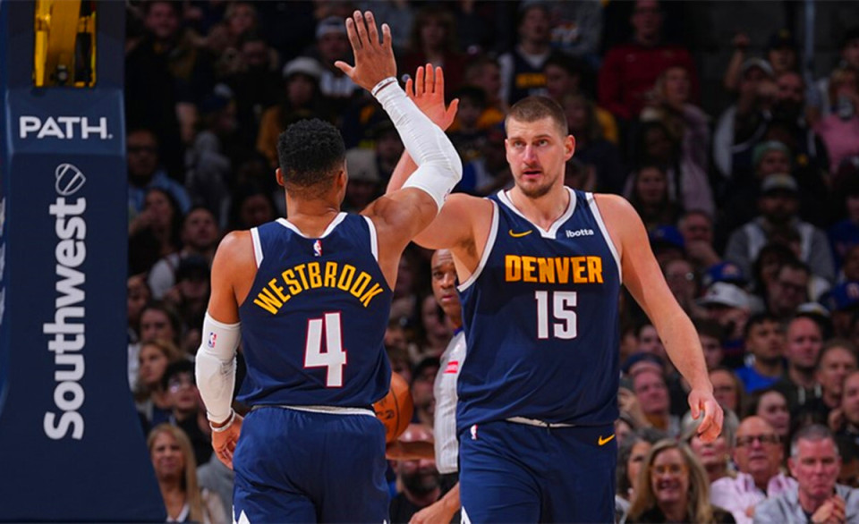 外媒：下赛季欧冠联赛阶段用球将采用白+薄荷绿+紫创新配色（外媒称：下赛季欧冠联赛阶段比赛用球将启用白、薄荷绿与紫全新配色）