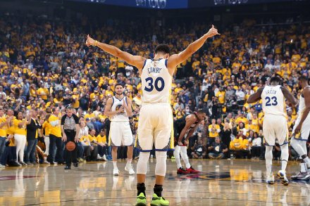 内讧细节曝出，追梦怒骂科尔！勇士已与数队讨论交易明确两大需求（队内矛盾细节浮出水面，追梦怒怼科尔！勇士与多队洽谈交易，明确两项补强诉求）