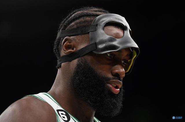 伊涅斯塔：中场球员当教练更能掌控全局，小法现在做得非常好（伊涅斯塔：中场出身更会统筹全局，小法执教表现出色）