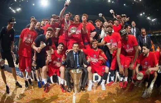 大连英博外援拉布亚德离队，本赛季表现起伏，遭质疑，终与俱乐部解约。（大连英博外援拉布亚德与俱乐部解约离队：赛季表现起伏惹质疑）