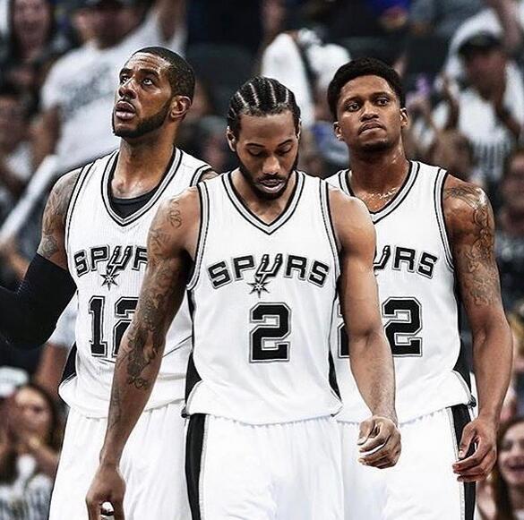 意甲战报：莫雷诺替补救主，比萨2-2卡利亚里（意甲快讯：莫雷诺替补建功，比萨2-2战平卡利亚里）