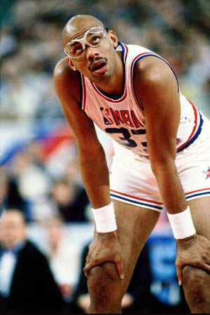 回顾尼克斯冠军之路：连胜猛龙&魔术&马刺，队史首次夺冠（尼克斯首夺队史冠军：连斩猛龙、魔术、马刺的夺冠征程）