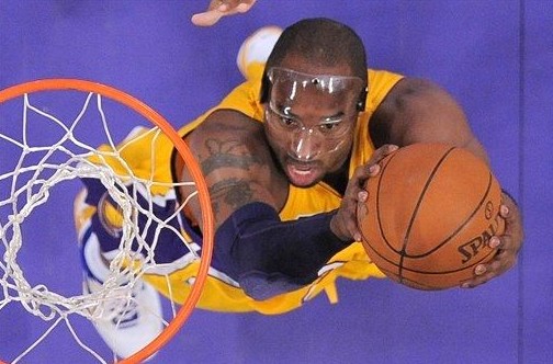 火箭哈登末节三分绝杀国王（哈登末节三分绝杀助火箭力克国王）