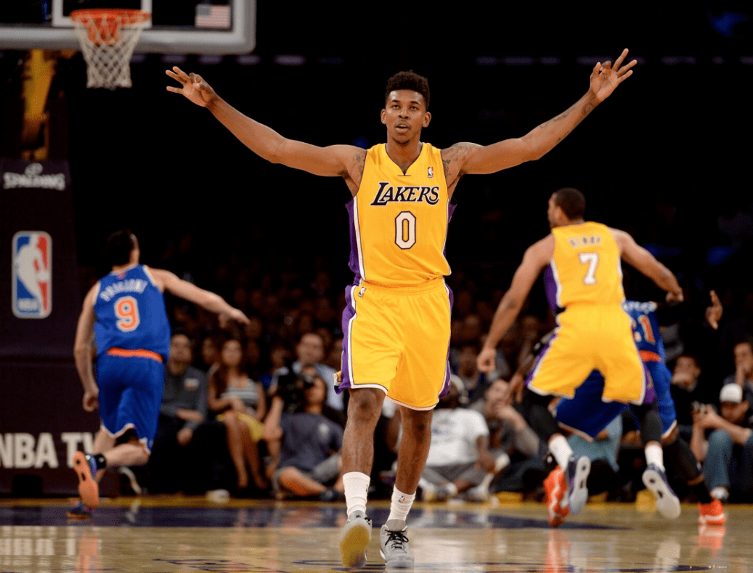 响应中足联文明行动月号召，青岛西海岸启动文明球迷评选活动（青岛西海岸启动文明球迷评选，积极响应中足联文明行动月）