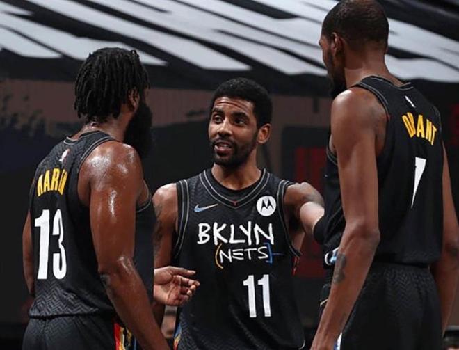 篮球湖人媒体日热度爆表，多人亮相（湖人媒体日人气爆棚，众将齐亮相）