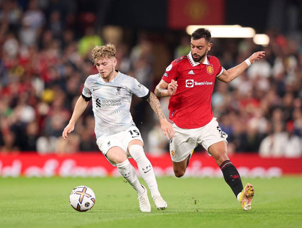 中超赛场争议判罚：VAR判罚引发热议,（中超判罚风波：VAR成争议焦点）