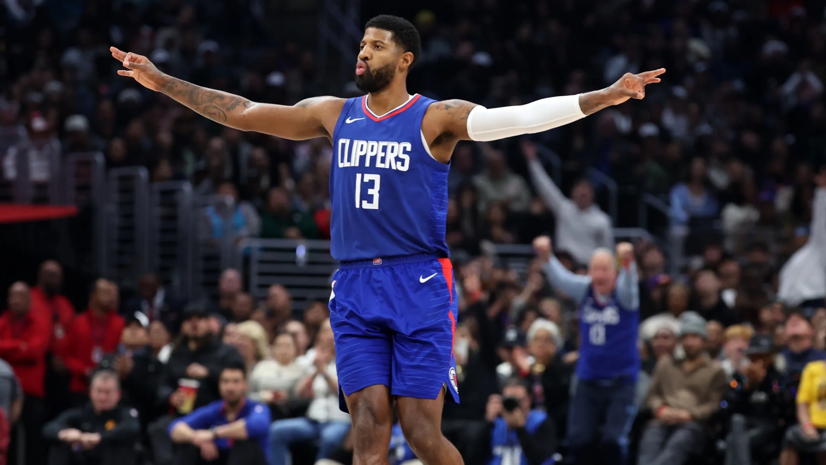 达万庆祝足协杯夺冠：我无比开心能实现这个将永存于心的梦想（达万庆贺足协杯夺冠：圆了铭记于心的梦想，我欣喜万分）